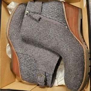 Dr Scholls wedge booties size 9